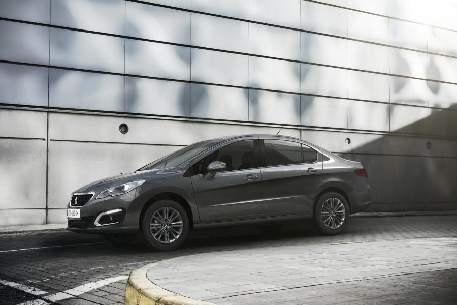  Peugeot 408 2017 года  (RU) (фото 6 из 20)